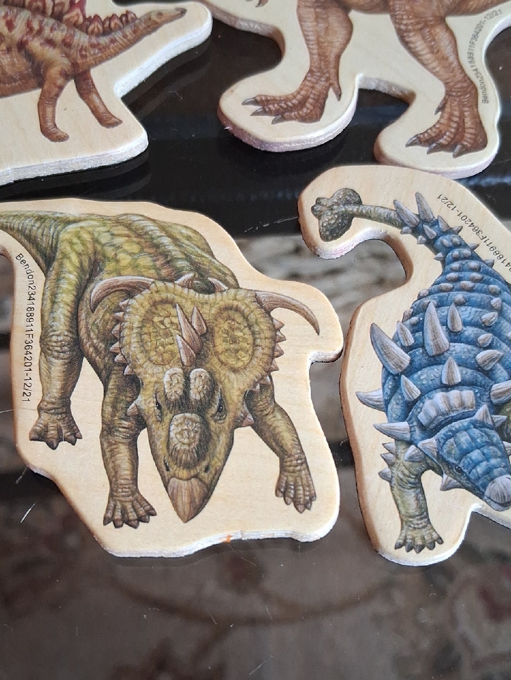 DINOSAUR MAGNETS - Picture 2 of 2